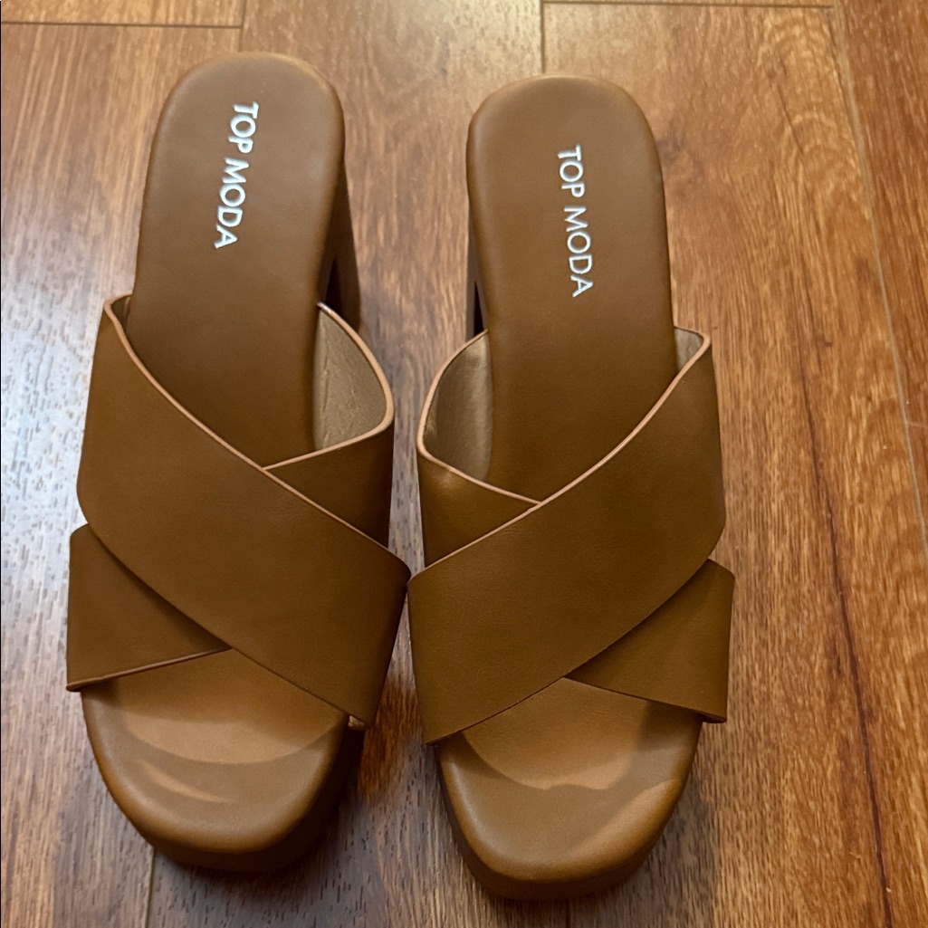 Brand New Top Moda Womens Tan Mules